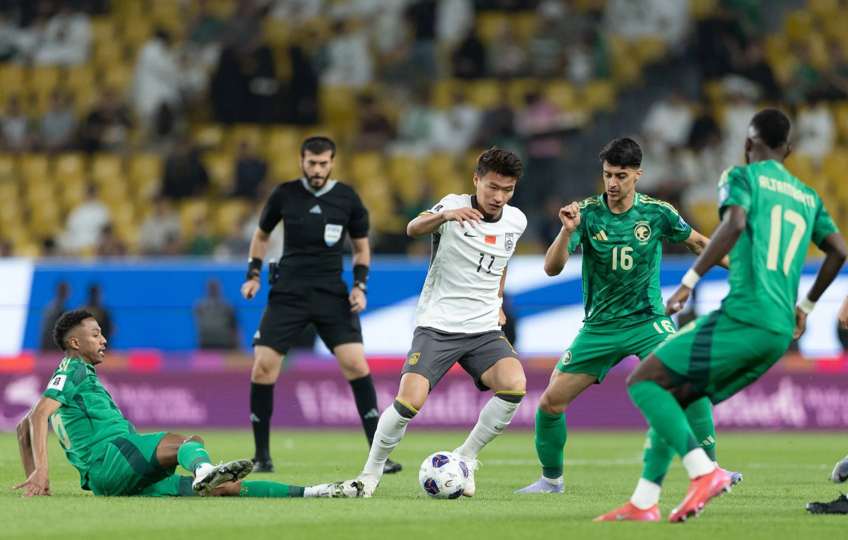 爱游戏登录-国际比赛频频升级，球员拼尽全力的简单介绍