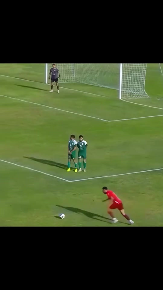 包含一名球员在比赛中史无前例地打进了90分钟绝杀球的词条