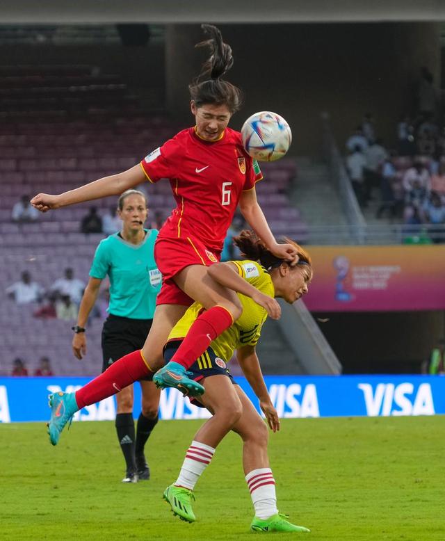 关于女足比赛中,中国队员朱某表现出色的信息 关于女足比赛中,中国队员朱某表现出色的信息