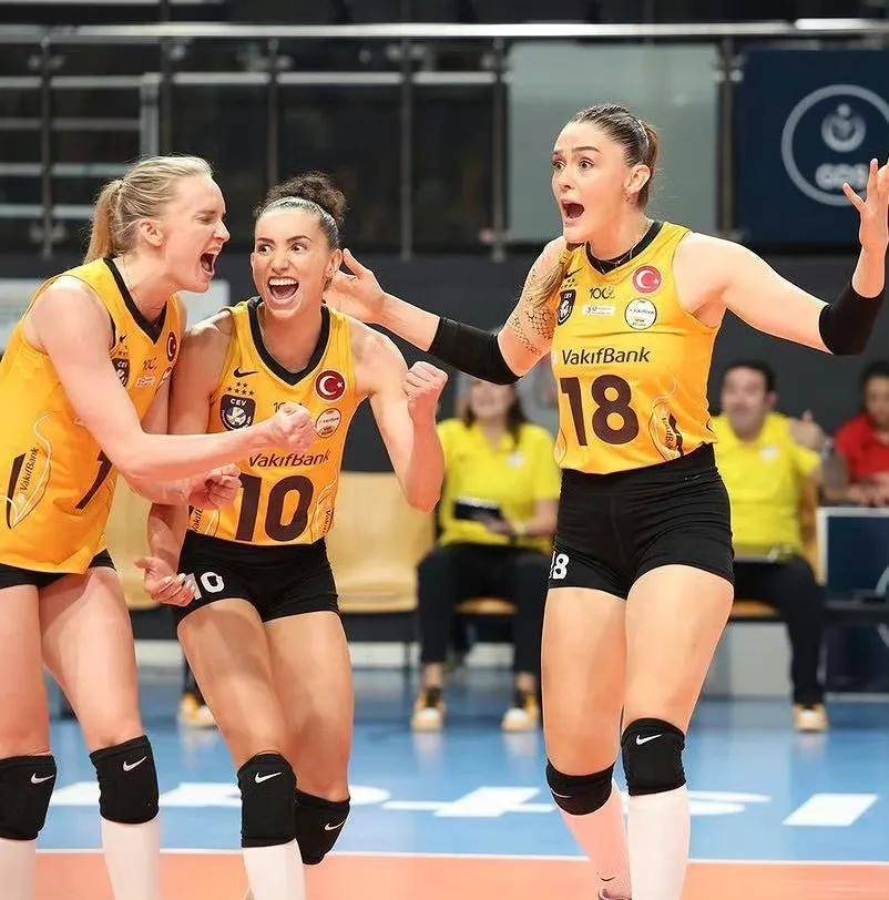 爱游戏体育官网-捷克女足在比赛中表现出色，成功晋级四强