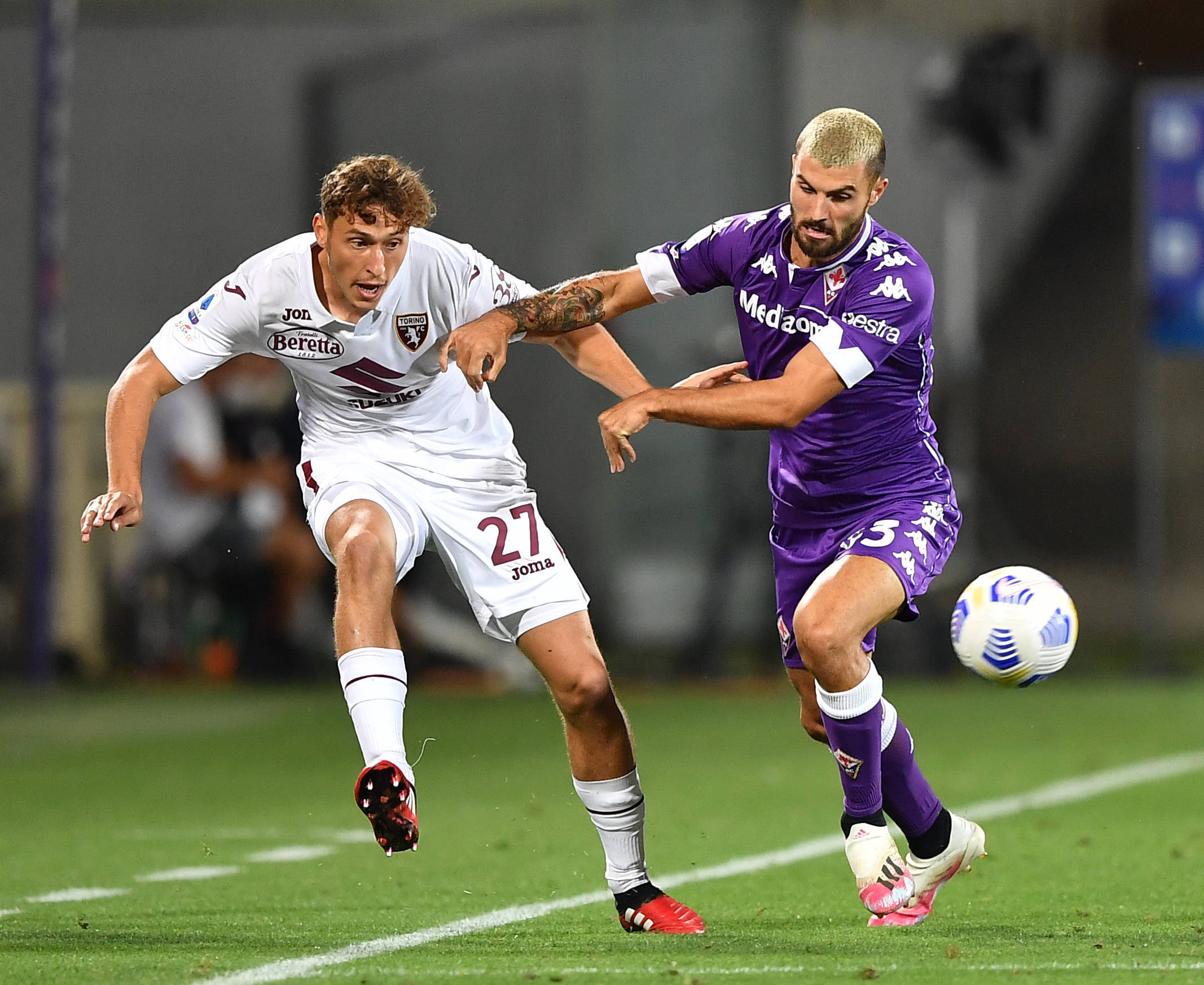 爱游戏亚洲官网-热度持续！足球比赛掀开绝佳表现