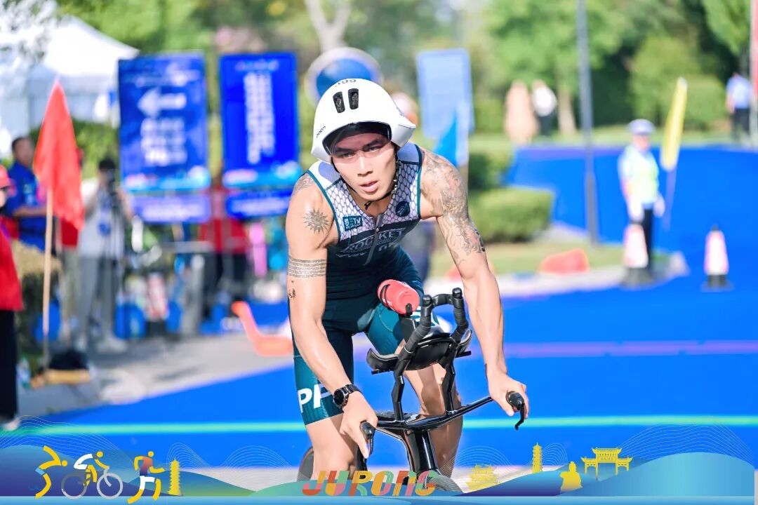 关于坚韧不拔！参赛选手排除万难夺冠的信息