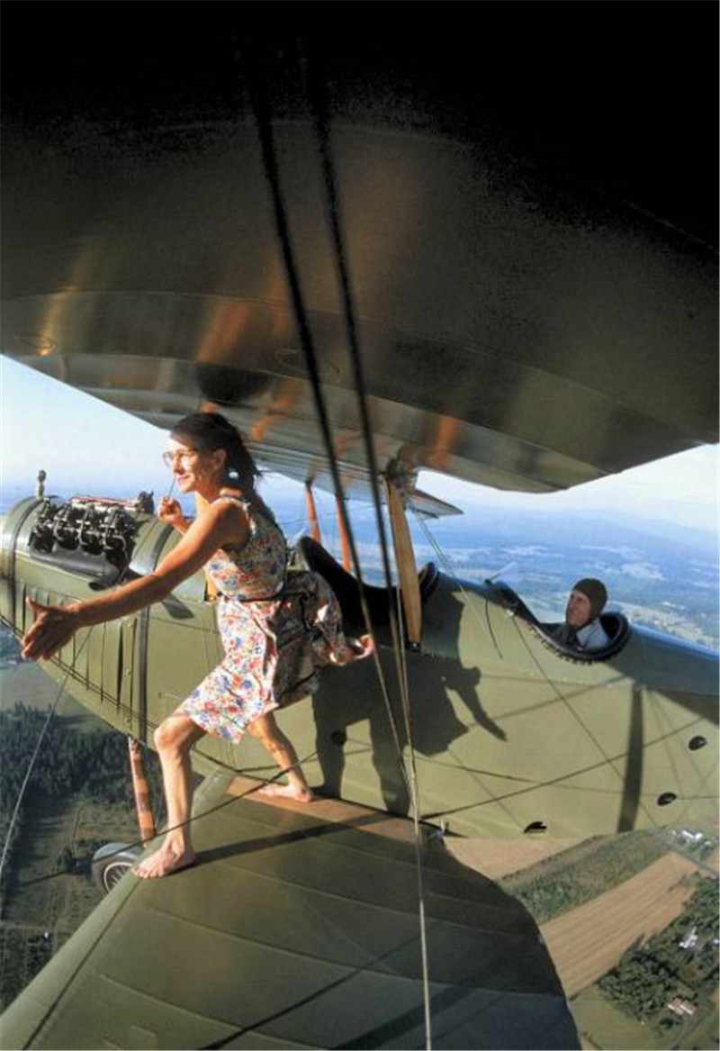 惊险刺激的比赛场面牢牢抓住观众的心 惊险刺激的比赛场面牢牢抓住观众的心