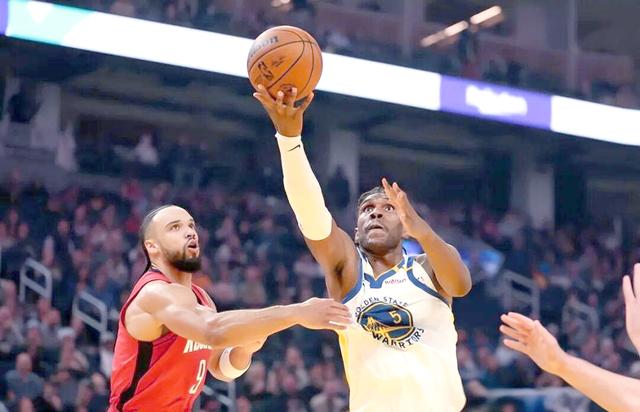 关于火箭主场逆转勇士，系列赛2-2平的信息