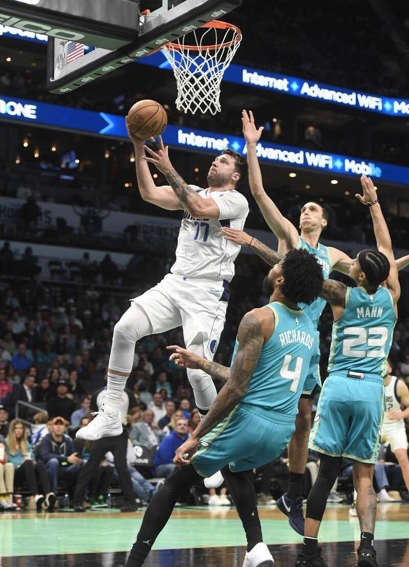 小牛胜太阳，东契奇24分砍下全队最高的简单介绍