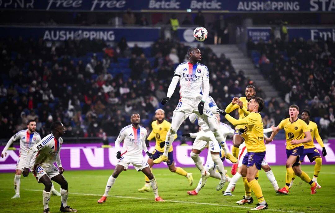 爱游戏体育地址-里尔球队客场大捷，击败对手