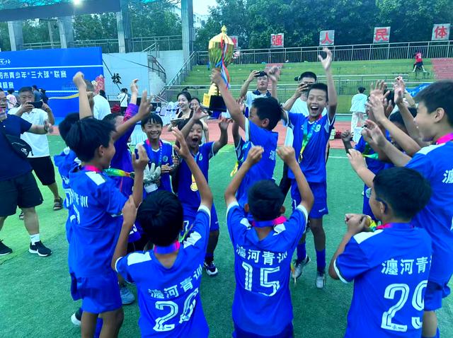 爱游戏登录入口-河南队在比赛中展现出团队合作的默契