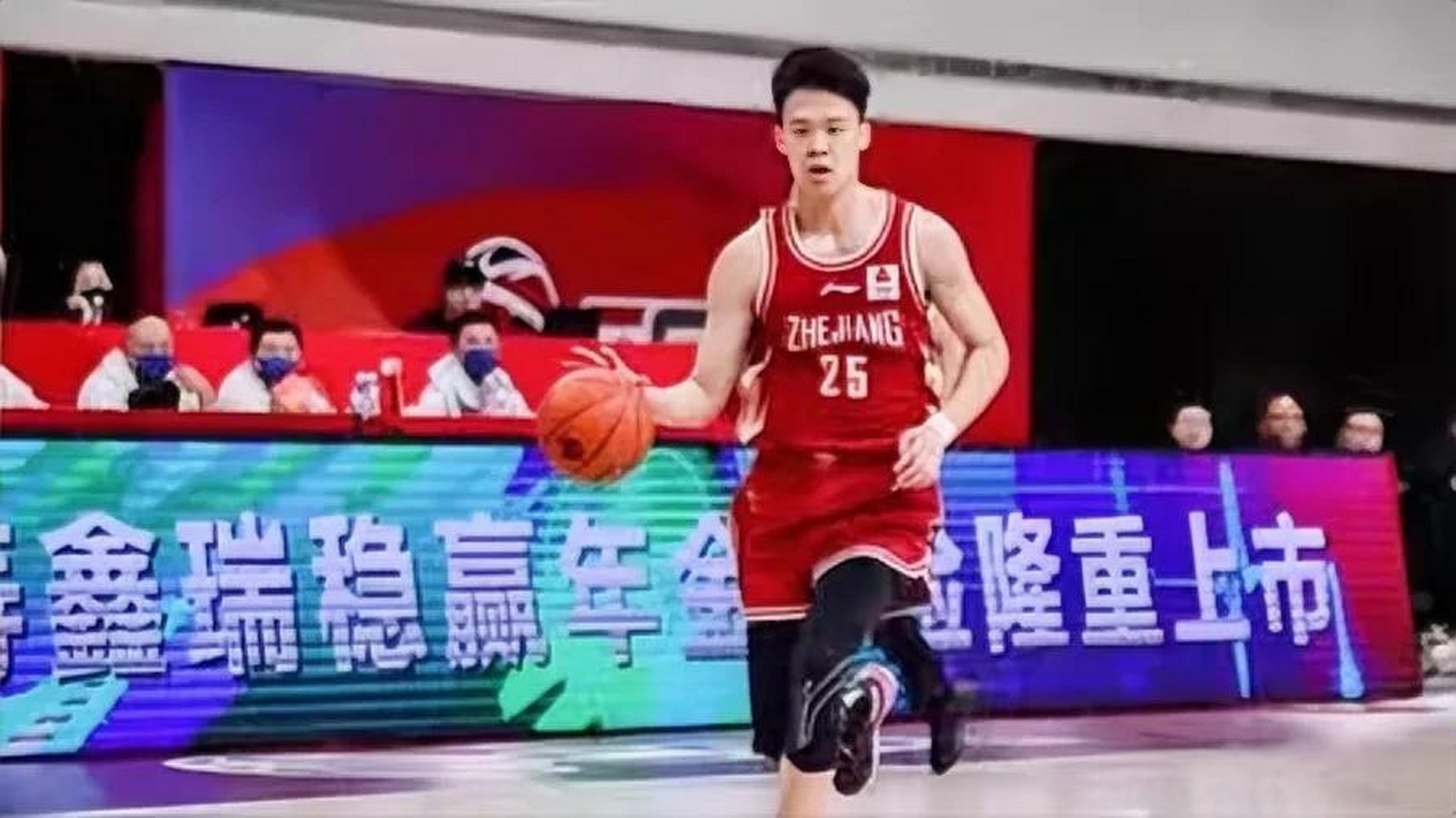 陕西队惨遭深圳反超，不敌对手